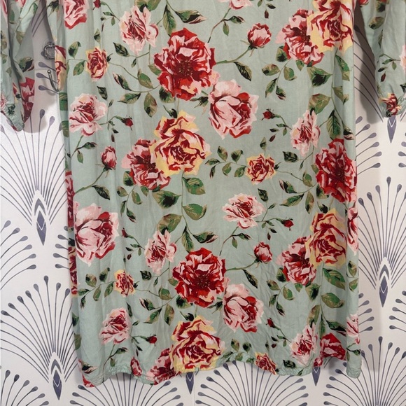 Victorias Woman Floral V-Neck Dress - Picture 4 of 5